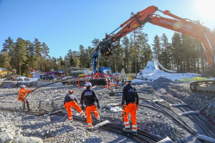 Her kommer Nordens største «plaskeland» i Bø Sommarland. Men først må det legges over 4000 meter vannledninger. (Foto: Runar F. Daler)|Grunnlegger og daglig leder i Kaasa maskin