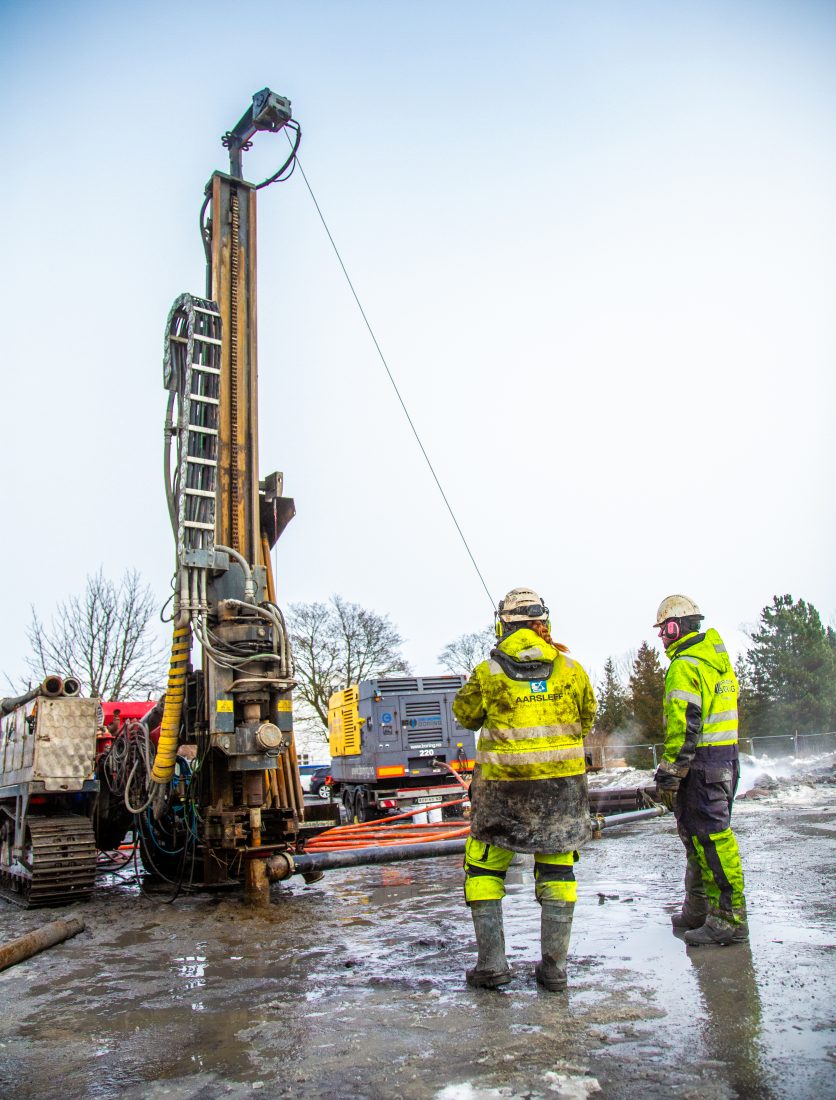 ENERGIBRØNN: Vi møter Susanne på et energipark-prosjekt i Sandefjord. Det skal bores totalt elleve hull med 290 meters dybde. (Foto: Runar F. Daler)