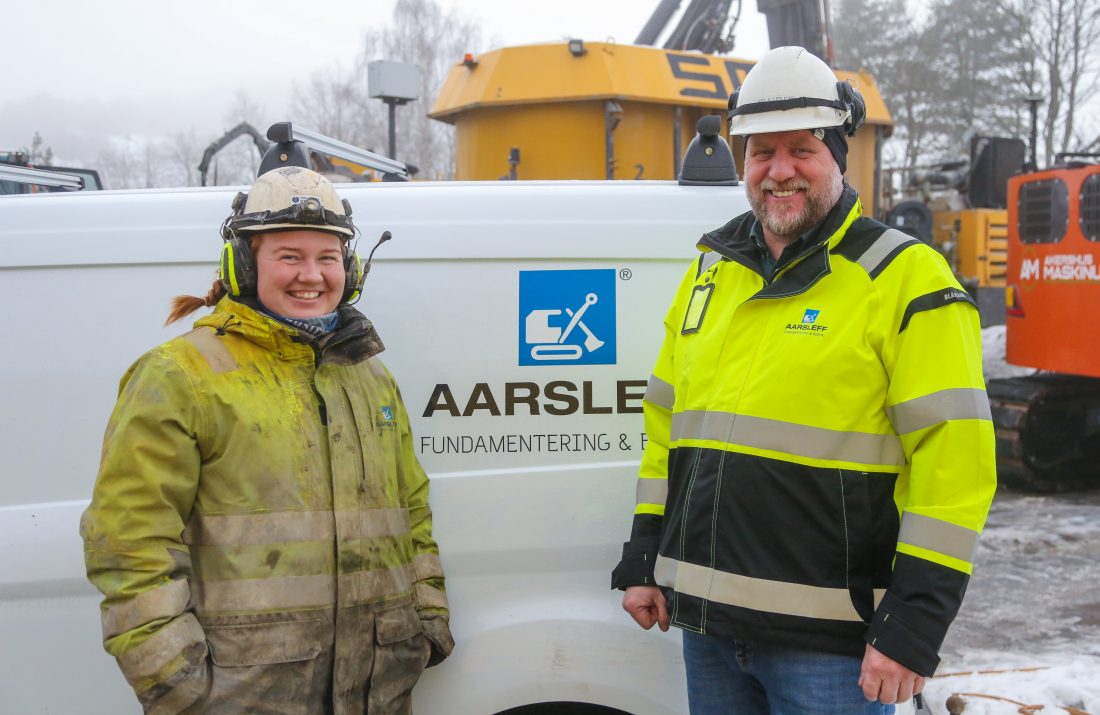 SKRYT: Daglig leder i Aarsleff, Lars Oddvar Aulesjord, er glad for å få inn jenter i firmaet. Og han er overhodet ikke overrasket over at Susanne fikk meget godt bestått på fagprøven. – Hun er nysgjerrig, spør og graver og er svært dyktig, sier han. (Foto: Runar F. Daler)