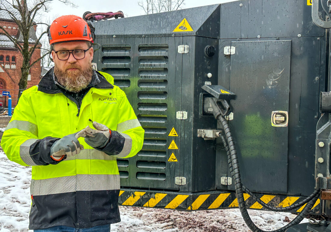 Ate Konkka er salgssjef i finske Junttan, som har produsert peleriggen.(Foto: Runar F. Daler)