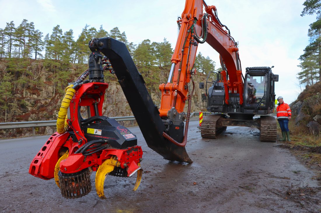 Hogstaggregat på gravemaskin