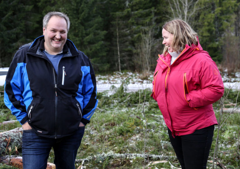 Daglig leder Lars Ragnvald Tveitan og HMS-leder Tove Anita Tveitan i Tveitan & Bang Tynningslag er både kollegaer og ektefeller. (Foto: Runar F. Daler).