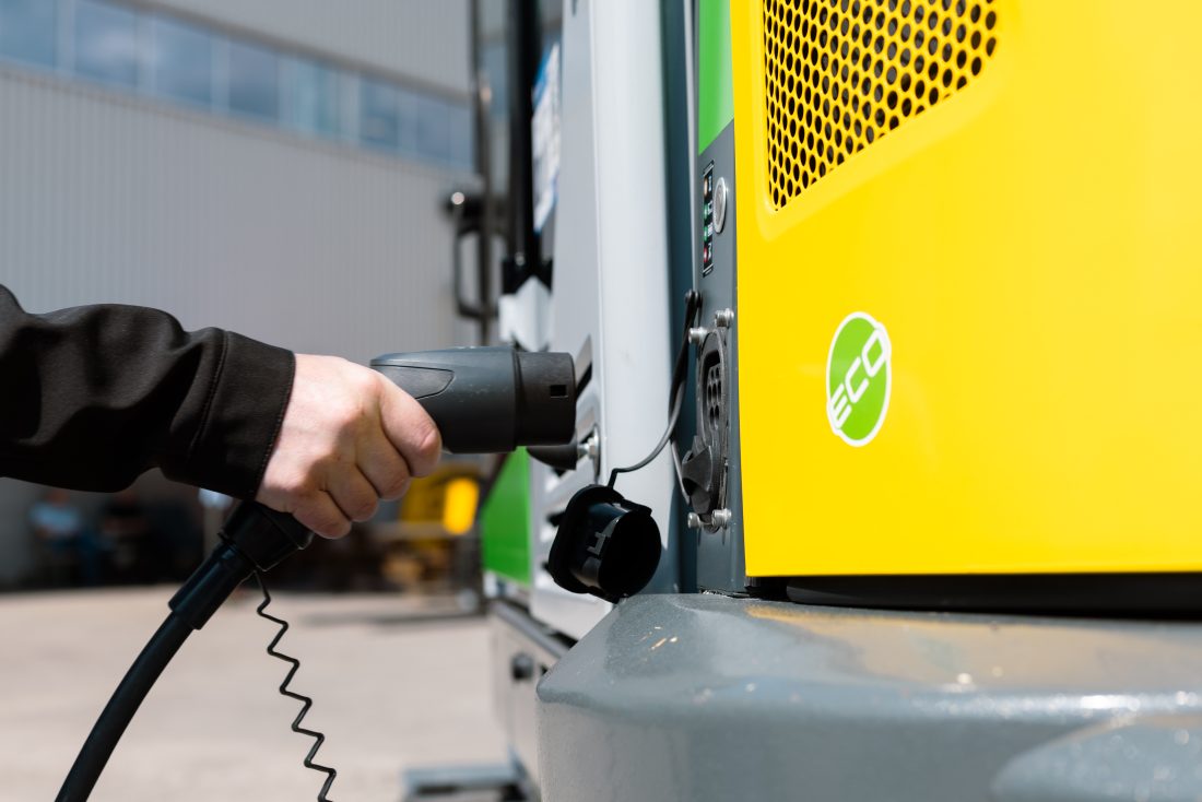 Det er tre valgfrie kjøremoduser. Med normal drift vil maskinen klare seks maskintimer, lover Agder Gruppen. (Foto: Agder Gruppen)
