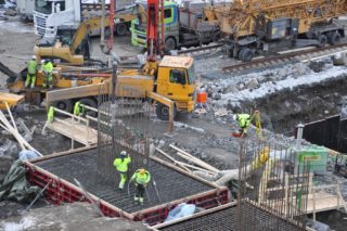 Første støp på Saggrenda bru. (Foto: Kjell Wold).