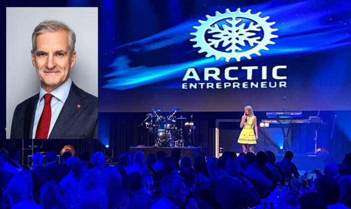 Påmelding for utstillere til vinterens Arctic Entrepreneur åpner torsdag 31. august. Statsminister Joans Gahr Støre har allerede meldt sin ankomst. MEF-sjef Julie Brodtkorb (på scenen) kommer naturligvis også. Det er bare å holde av 23.-25. januar 2024 i kalenderen. (Foto: NTB Kommunikasjon/Statsministerens kontor /MEF)||