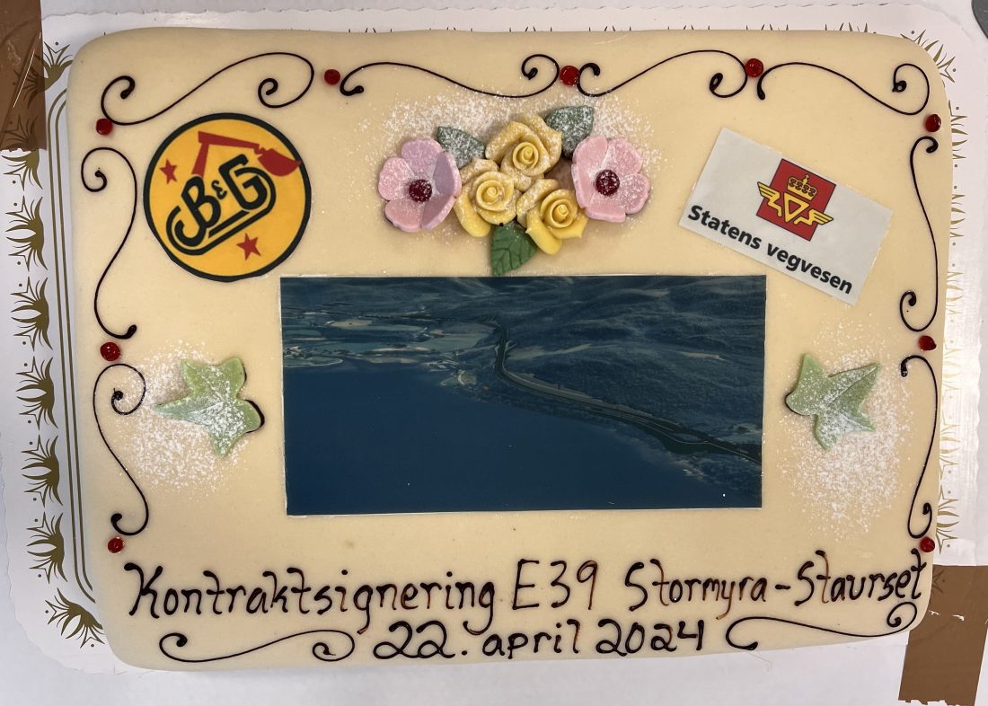 Det er klart det ble feiret med kake! (Foto B&G)