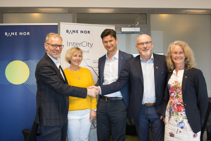 Fra venstre: Einar Kilde (utbyggingsdirektør i Bane NOR)