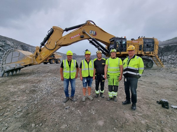 Fornøyd gjeng: f.v.: Kjetil Tørseth og Roar Aaserud fra Feiring, Øystein Grave, Helge Mallaugstredet og Per Olav Listou fra Pon Equipment (Foto: Feiring)