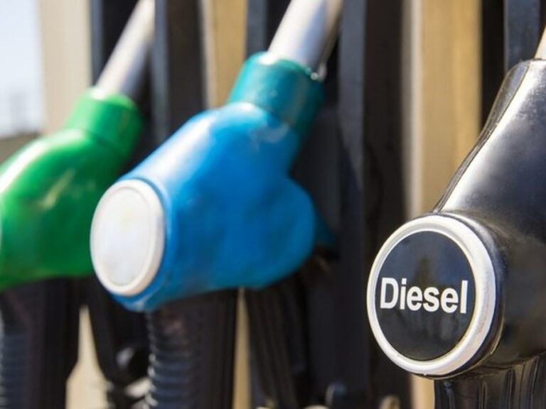 H&oslash;yre snur om avgiftskuttene &ndash; dagen f&oslash;r de skulle innf&oslash;res