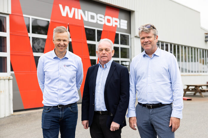 Fra venstre: Jon Ola Stokke (konsernsjef Garda Sikring), Olav Inge Søreide (styreleder Windsor Door AS) og Bjarte Øren (adm. dir. Windsor Door AS). Foto: Garda Sikring