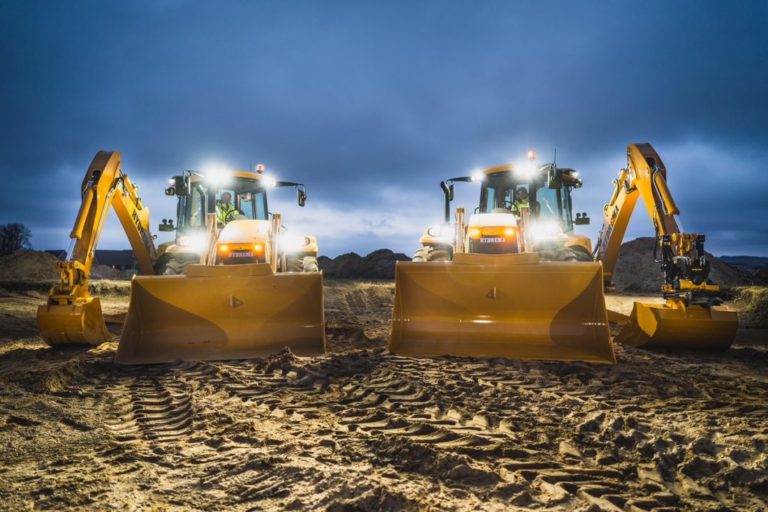 En ny generasjon av Hydrema 906 og 926 klar til innsats. En helt nyutviklet front sikrer bedre utsyn for maskinføreren. 906-en er samtidig gjort mer kompakt og har 24-tommers hjul som standard, ifølge produsenten. (Foto: Hydrema).