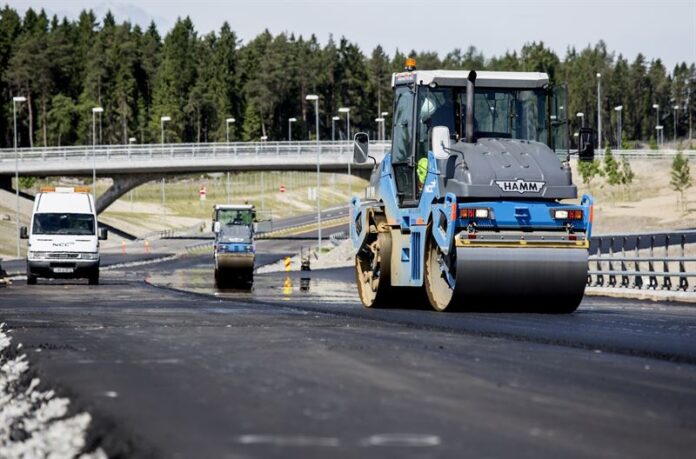 NCC har signert ni asfaltkontrakter de siste ukene. Totalt har selskapet inngått 18 kontrakter med Statens vegvesen og fylkeskommuner i år. (Foto: NCC)