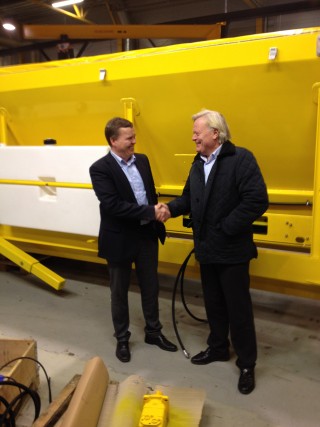 Juha Jäskeläa (t.v.) fra Arctic Machine OY og Thor Arve Øveraasen fra Øveraasen AS.