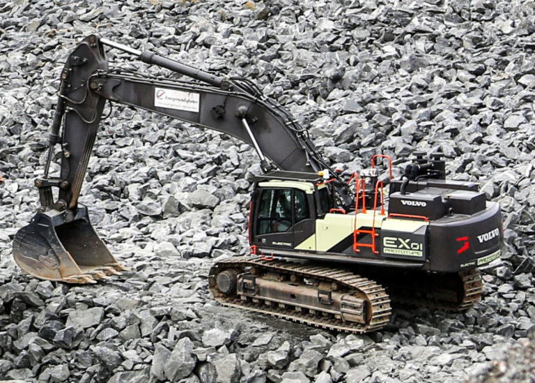 Protoype EX1, gravemaskin med dobbelt kraftkilde og kabeltilkobling. (Foto: Runar F. Daler).