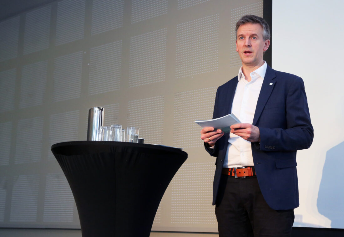Her, under VA-seminaret på Arctic Entrepreneur onsdag 22. januar, slapp kommunalminister Erling Sande gladnyheten. (Foto: Runar F. Daler)