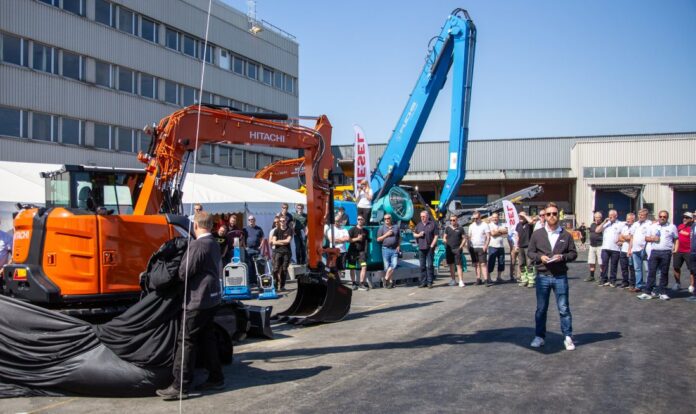 Nasta hadde en verdensnyhet på MEFAs første dag; 9-tonneren Hitachi ZX95US-7. – Dette er en 9-tonner
