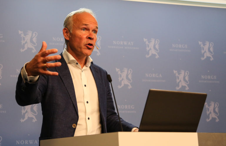 – Selv om dette handler om ledninger og gravedybder, så handler det jo egentlig om vår ambisjon om å digitalisere Norge, sa kommunal- og moderniseringsminister Jan Tore Sanner. (Foto: Runar F. Daler).