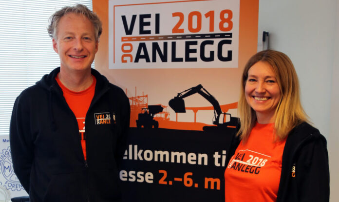Fagsjef Njål Hagen og direktør Tone Lindberg Grøstad i Maskingrossisternes Forening (MGF) kan rapportere om et forrykende salg av anleggsmaskiner og et rekordstort Vei og Anlegg. (Foto: Runar F. Daler).|2017 var 