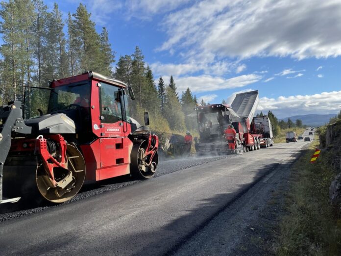 Statens vegvesen har kommet langt i å kutte CO2-utslipp fra asfalt. Nå skjerpes kravene i øvrig drift