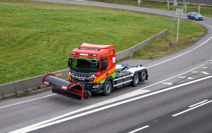 Veidekke skal ta i bruk en elektrisk Scania 25P på driftskontrakten i Vestfold og Telemark. (Foto: Norsk Scania)|