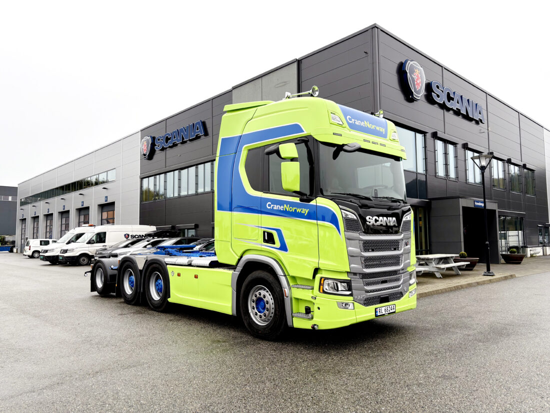 TUNGTREKKER: Denne tungtrekkeren bygd på en Scania 770 R til Nordic Crane Group ble levert nylig. (Foto: Ole Johannes Jenssen/Norsk Scania)