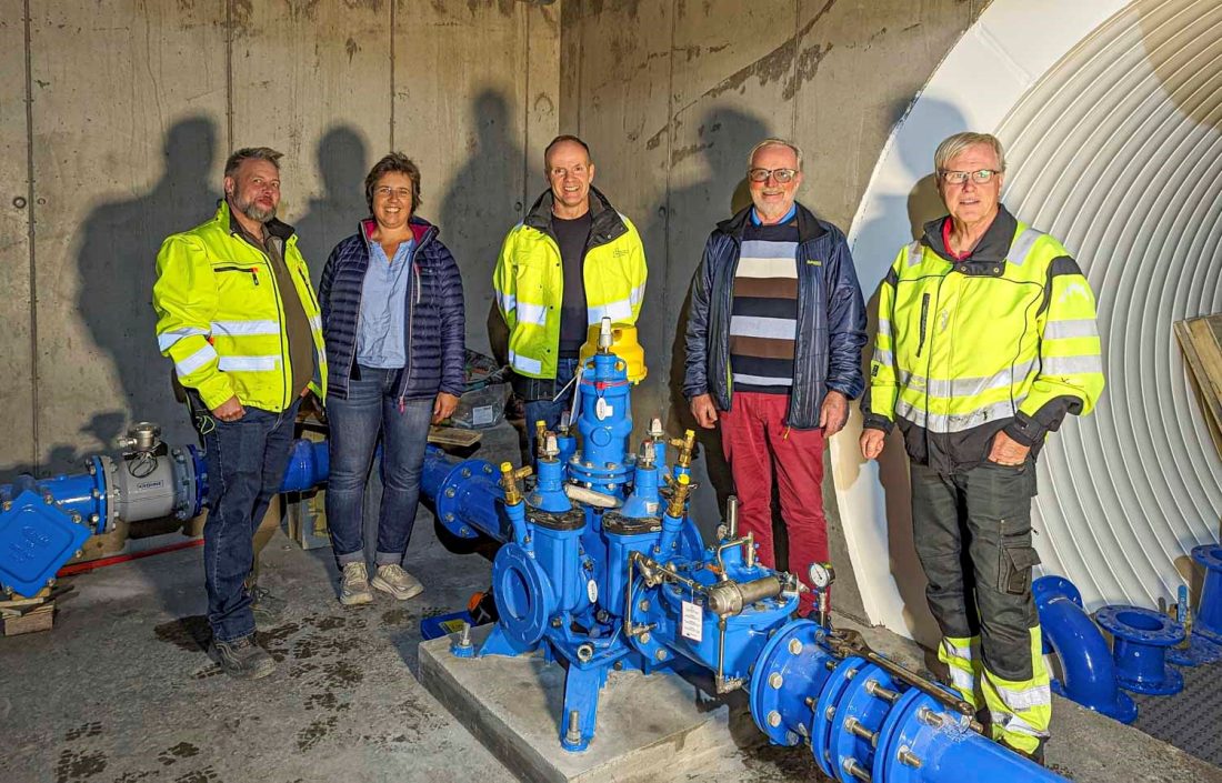 Fornøyde: F.v. Ove Emil Aker, Vannsenteret, Marit Skjel, Norsk Vann, Sjur Tveite, Vannsenteret, Trond Kaulum, Norsk Vann, og Arnt Olav Holm, tilknyttet Norsk Vann. (Foto: Vannsenteret) 