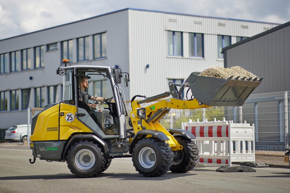 Med den nye elektriske hjullasteren WL28e, utvides tilbudet av el-hjullastere fra Wacker Neuson. (Foto: Wacker Neuson)