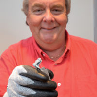 – De nye kuttresistente hanskene fra Würth Norge gir god sikring, samtidig som de er behagelige å arbeide med, forteller produktsjef Morten Stenseth. (Foto: Würth Norge).