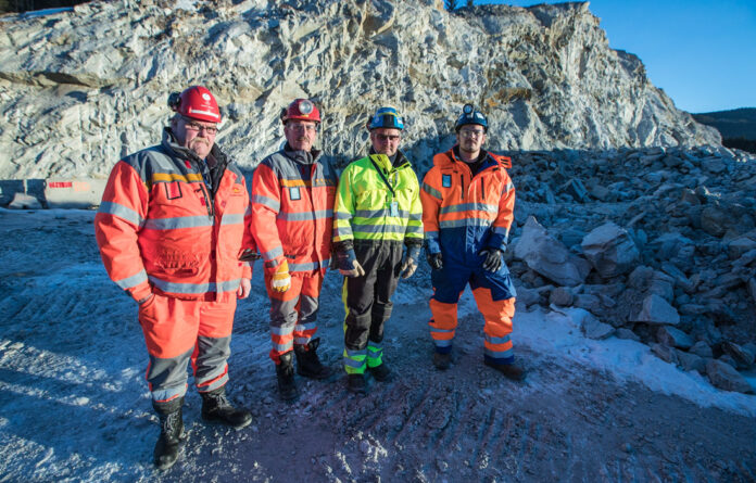 F.v. Oddvar Pedersen i Statens vegvesen, Stein Ulvesveen i Statens vegvesen, Kenneth Svendsen i Vestfold Fjellboring AS og Eivind Strand i Skanska