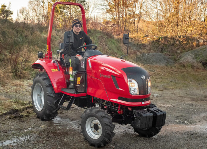 Dong Feng DF 304 traktor.