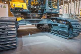 Høy undervogn på Hyundai HX 520