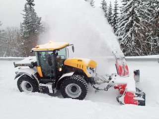 JCB Fastrac 4000 med snøfres