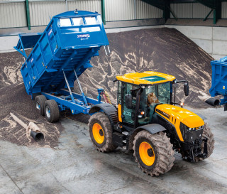 JCB Fastrac 4000 med henger