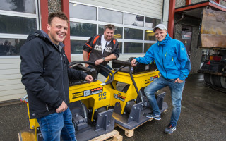 Driftsleder og deleier John Olaf Bolme i BL Entreprenør AS er fornøyd med jobben Enoch By og Jon Martin Støver-Hofstad har gjort. Flere vibroplater er på vei. 
