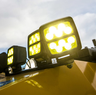 Gul film på LED-lysene endrer fargen på lyset. 