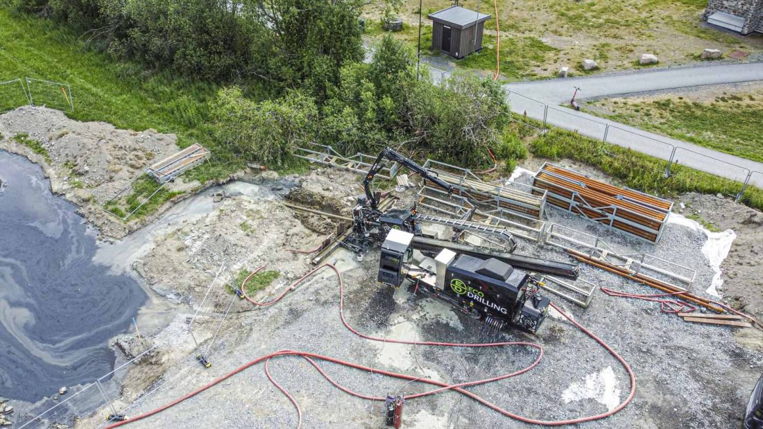 STYRT BORING: Boreriggen er elektrisk drevet, og kan bore helelektrisk der strømnettet har kapasitet til det. (Foto: Jørn Søderholm/Praktisk Talt AS)
