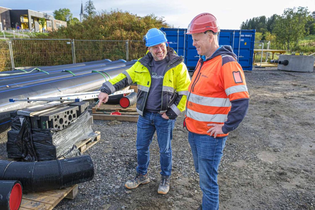 ENTREPRENØRER: Roger Trøsviken t.v. i Eco Drilling AS og prosjektleder Rolf Anders Faraas i Brødrene Gudbrandsen AS. (Foto: Jørn Søderholm/ Praktisk Talt AS)