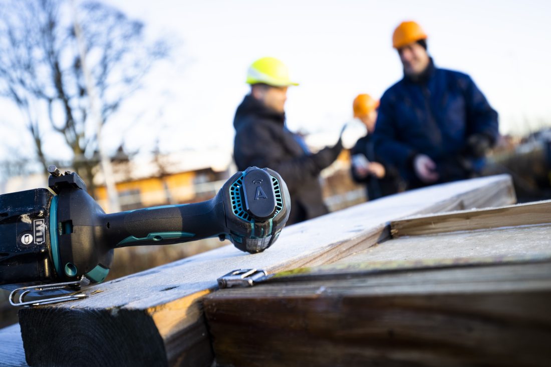 Sporingsenheten Mini2 kan monteres på nesten alt og gjør det enkelt å finne igjen gjenglemt eller stjålet utstyr. (Foto: Abax)