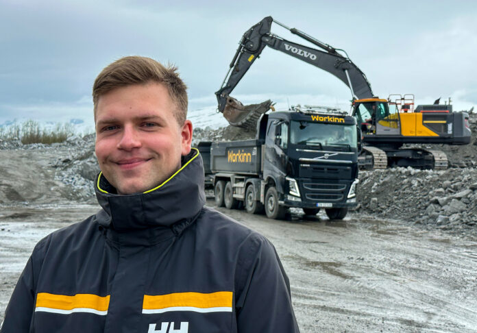 Sondre Klemetsen (28) er overlykkelig over at han nå, via Anleggsløftet, skal få prøve seg hos bedriften Park & Anlegg Alta AS. (Foto: Runar F. Daler)