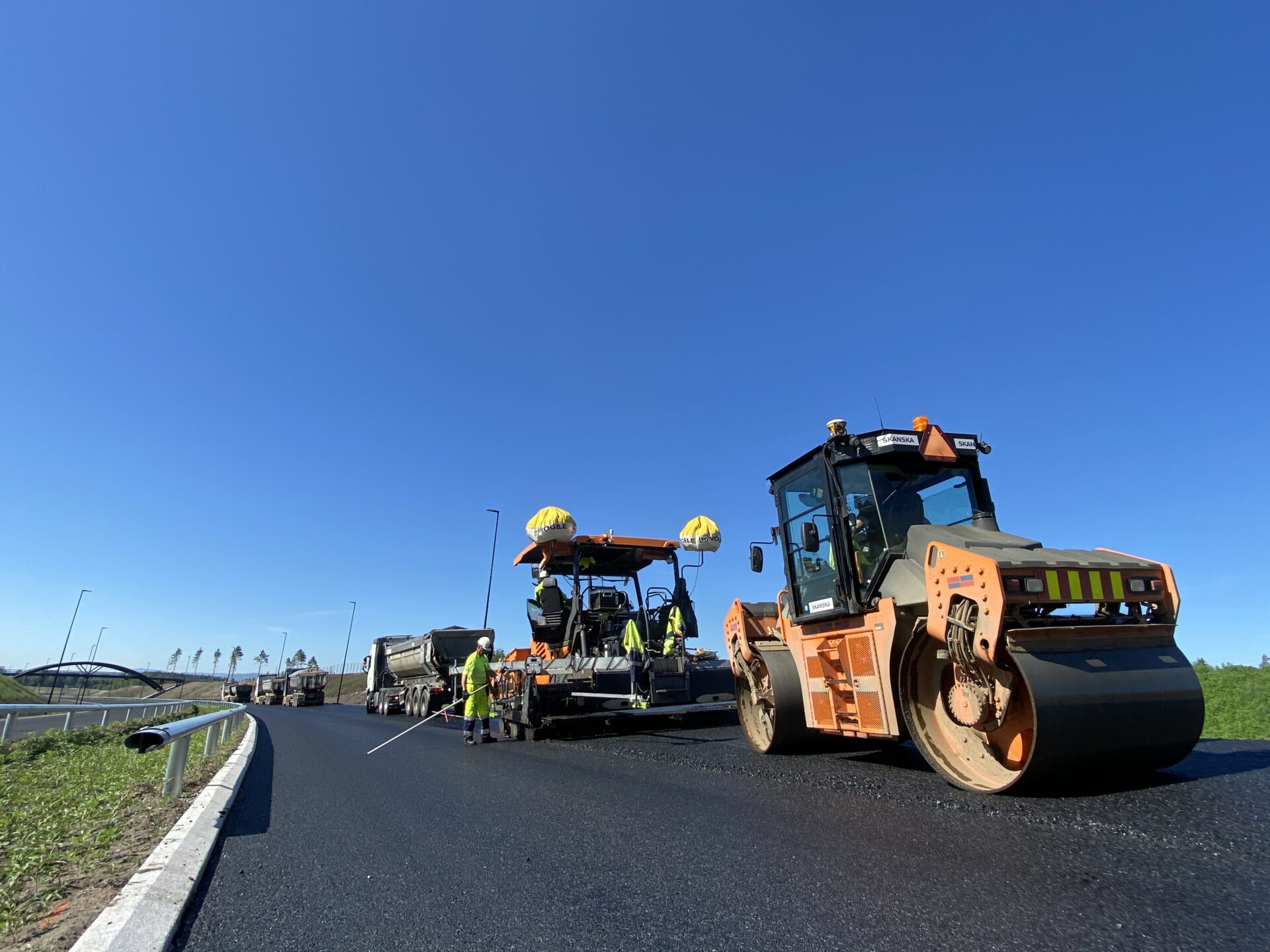 Statens vegvesen har engasjert Sintef til å utvikle testmetoder for nye biogene bindemidler i asfalt. (Foto: Erik Larsstuen/Statens vegvesen)