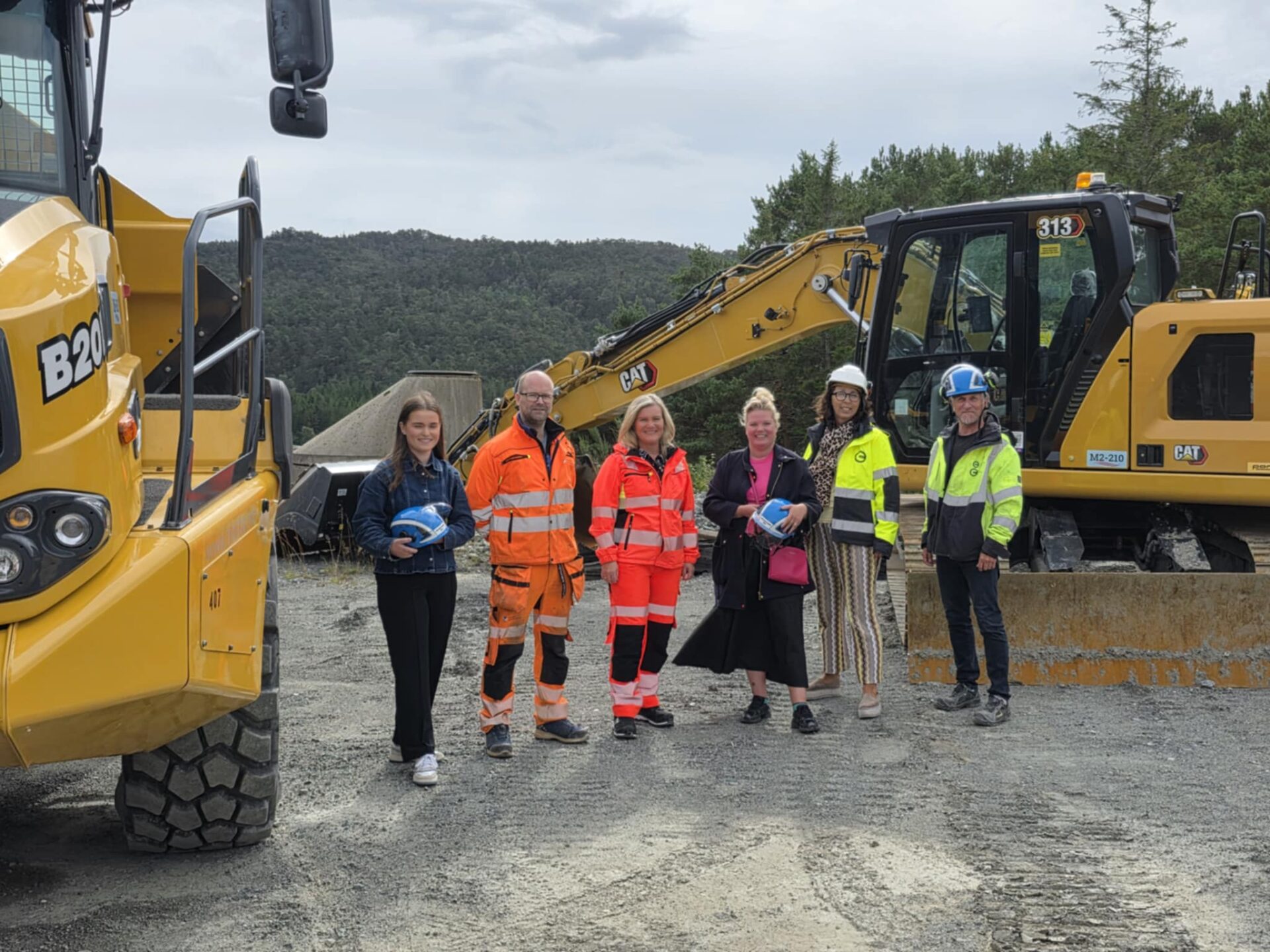 Nylig besøkte representanter fra Fremskrittspartiet Os vgs for å se nærmere på problemene med for få skoleplasser og økte karakterkrav. (Foto: MEF)