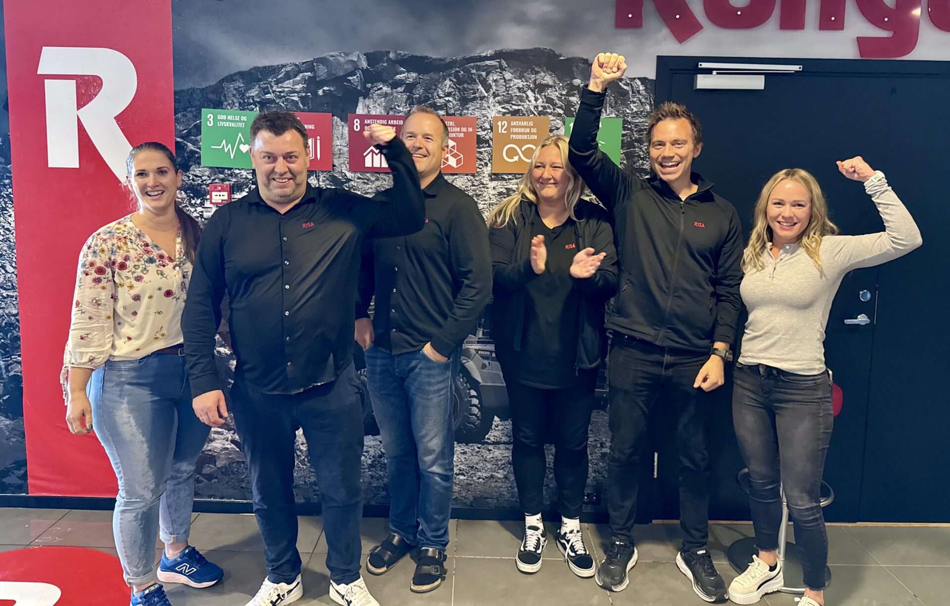 Anbudsgjengen: Fra venstre: Marit Henriksen (rådgiver ytre miljø), Glenn Eriksen (anbudsleder), Rune Lode (kalkulasjonsleder), Kari Medby Loland (prosessleder anbud), Anders Haarr (HMSK-sjef) og Lise Underhaug (anbud og innkjøpskonsulent). (Foto: Risa AS)