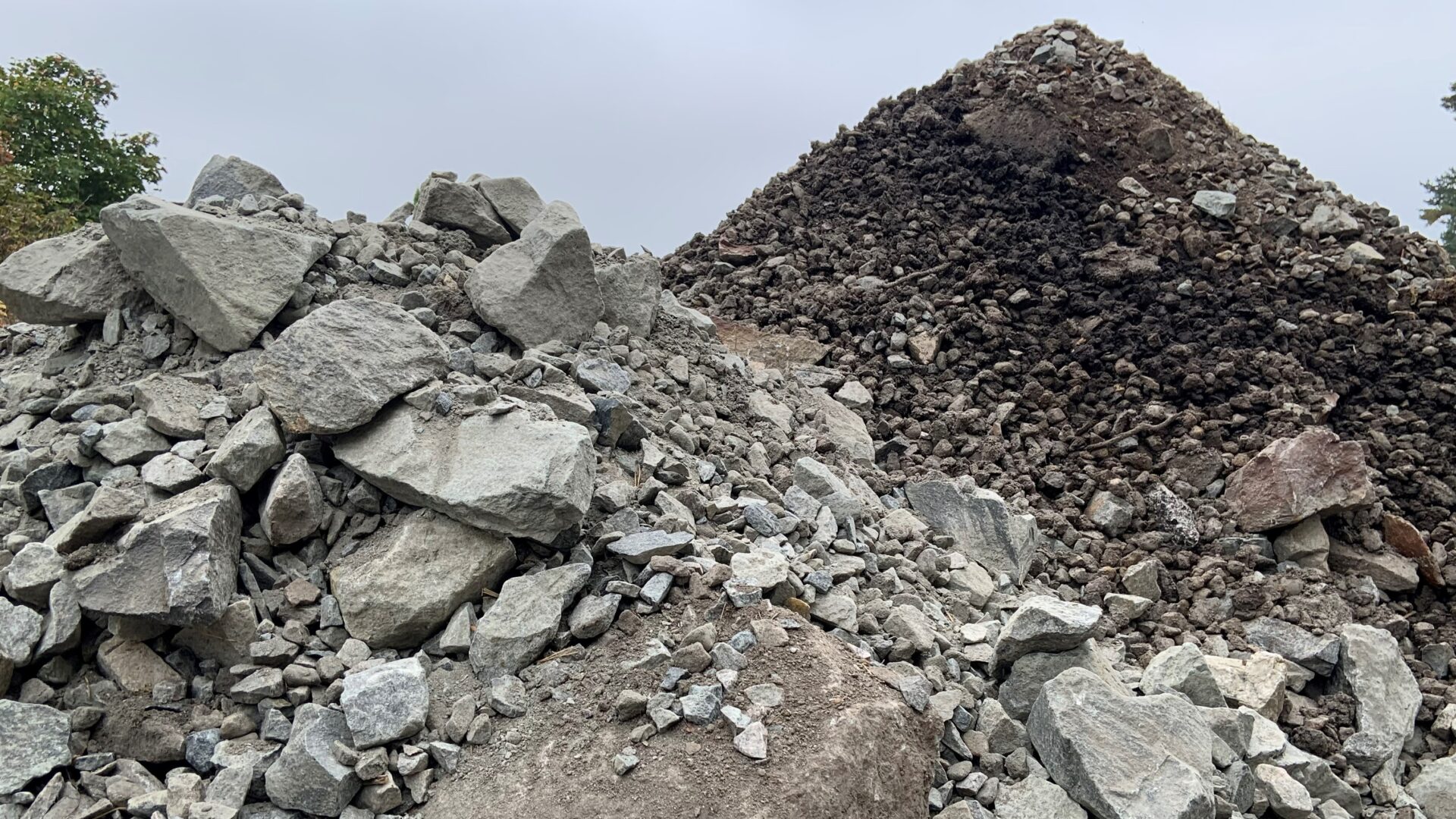 Ifølge Ragn-Sells fører dagens manglende system for rapportering av overskuddsmasser fra bygg- og anleggsprosjekter til en alvorlig underrapportering. (Foto: Njål Hagen)