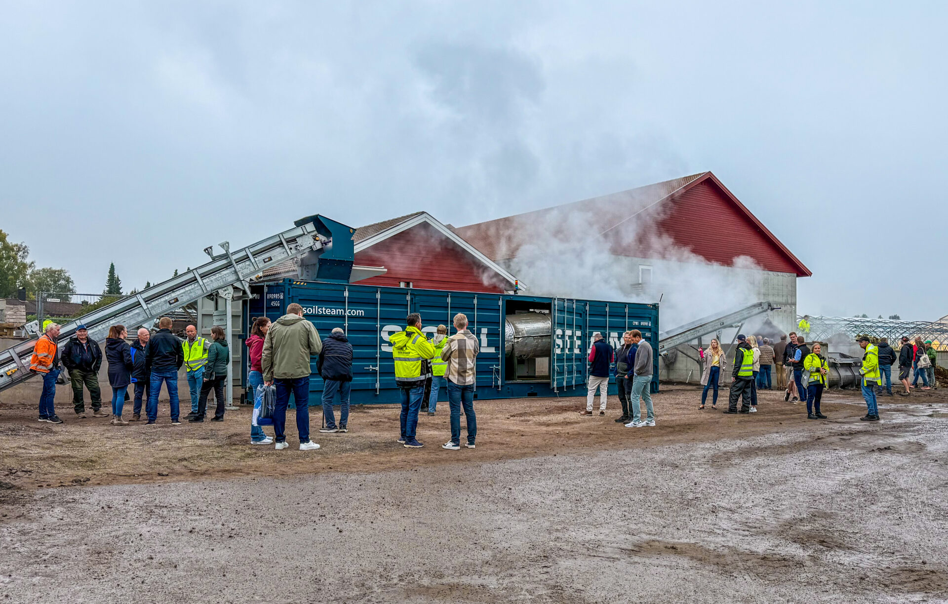 Demonstrasjon av SoilSaver 20 utendørs, på Gjennestad. (Foto: SoilSteam)