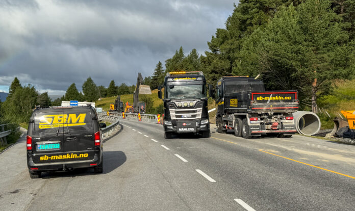 SBM 1 Stian Brenden Maskinservice AS har i mange år driftet riks- og fylkesveier i Gudbrandsdalen og Ottadalen. Nylig fikk vant de konkurransen om å drifte veiene i ytterligere fem år. (Foto: Njål Hagen)