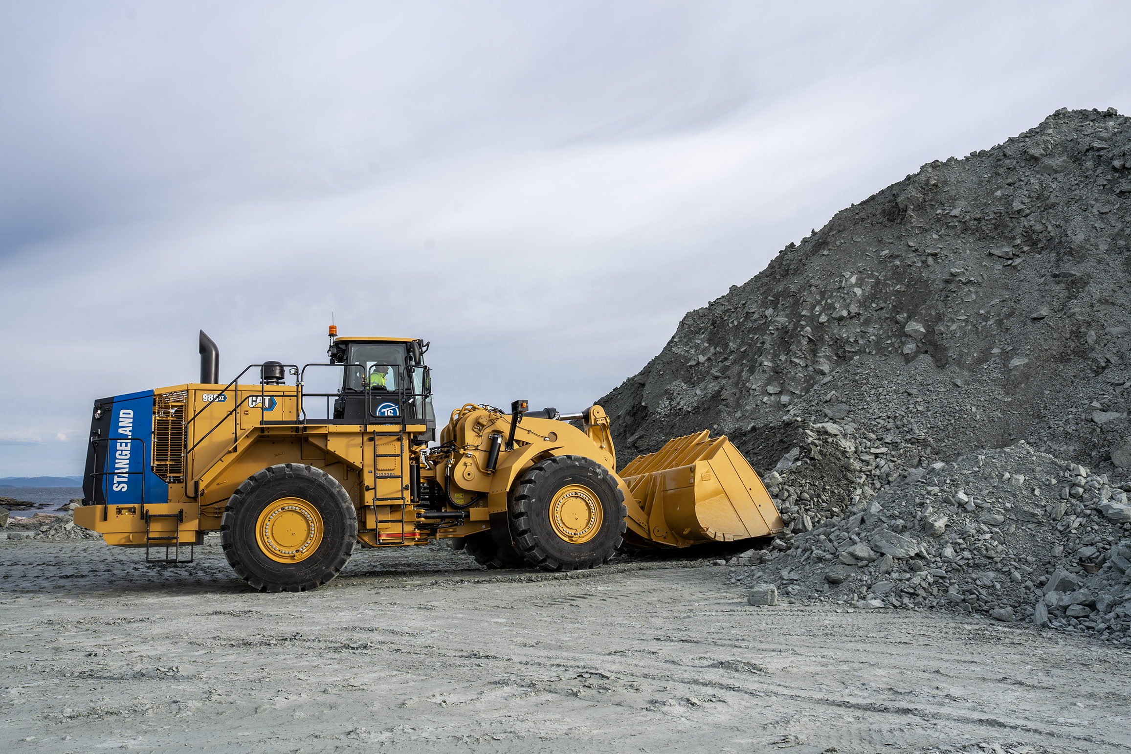 CAT 988 XE-hjullasteren veier 58 tonn og er utstyrt med trinnløs elektrisk drivlinje. (Foto: Stangeland Maskin)