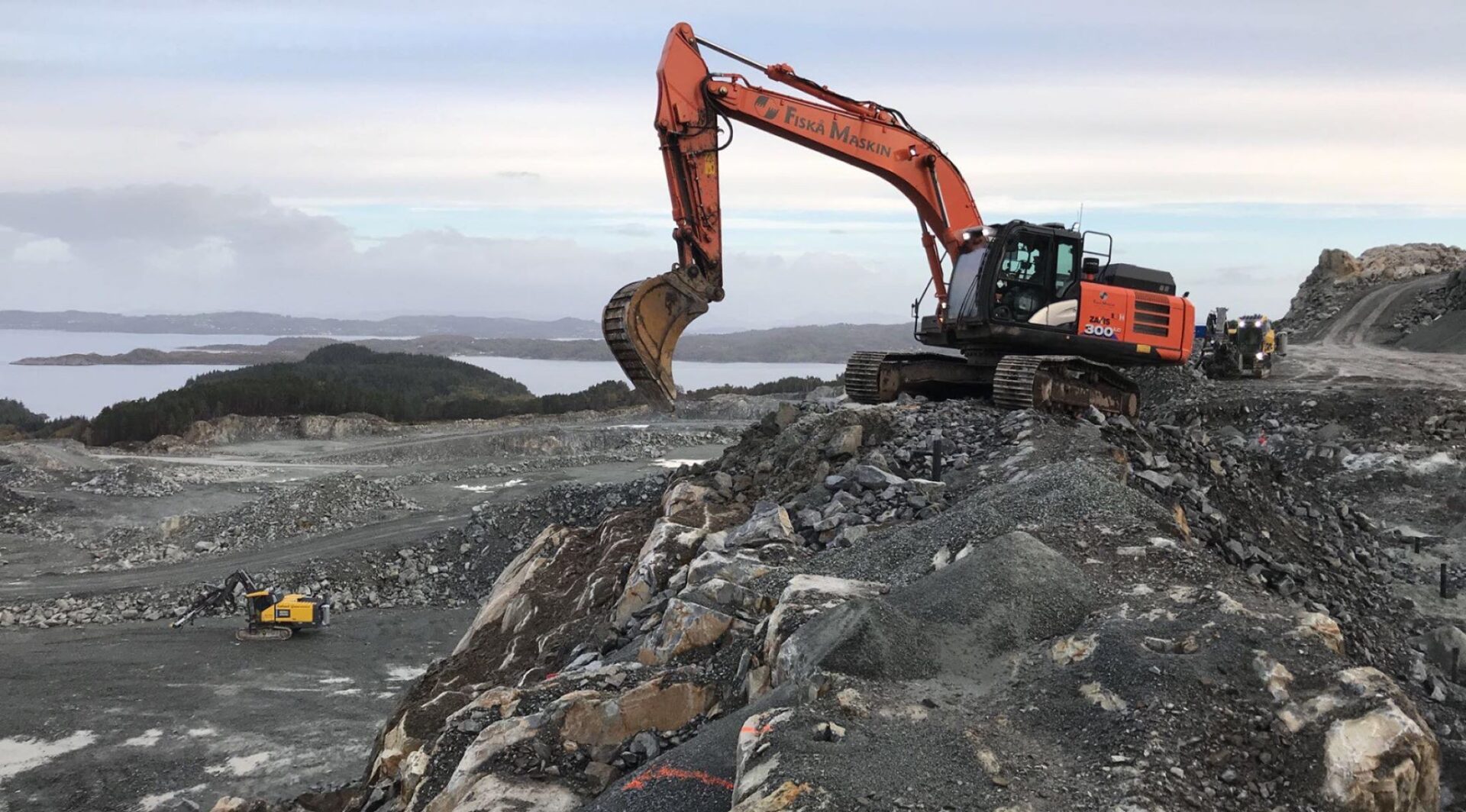 MYK ANLEGGSINNOVASJON. Fiskå Maskin ønsker å fjerne fjell på en mer skånsom måte. Nå mottar de 450 000 kroner i støtte fra DOGA. (Foto: Fiskå Maskin)