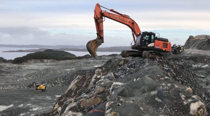 Fiskå Maskin - Jobber-for-myk-fjellrensking MYK ANLEGGSINNOVASJON. Fiskå Maskin ønsker å fjerne fjell på en mer skånsom måte. Nå mottar de 450 000 kroner i støtte fra DOGA. (Foto: Fiskå Maskin)