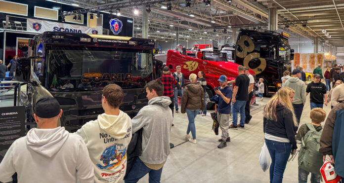OMS-1 Denne helgen arrangeres Oslo Motor Show i Nova Spektrum i Lillestrøm, og det er ikke bare biler og mc, men også lastebiler og anleggsmaskiner. (Foto: Njål Hagen)