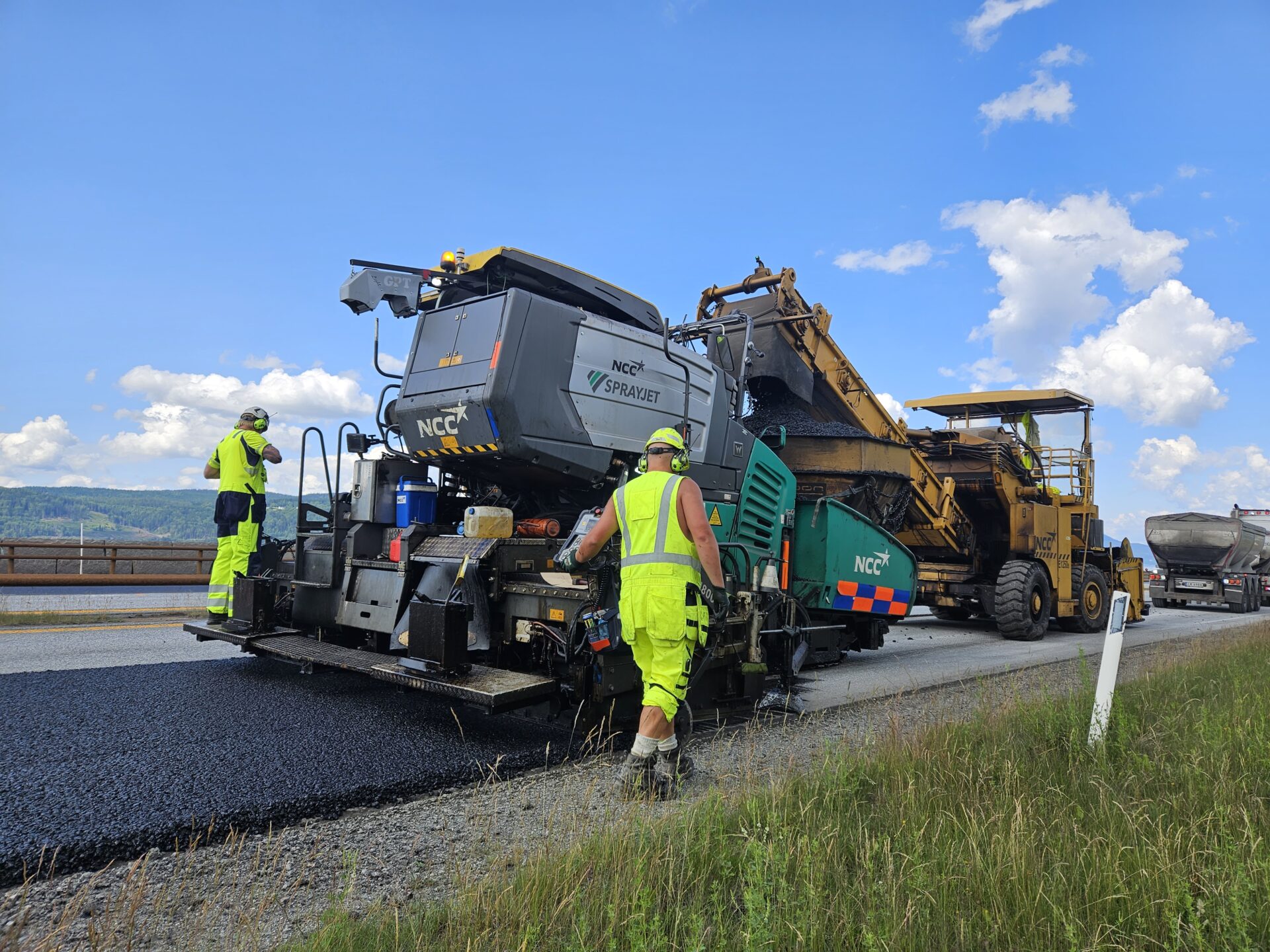 Trepellets kan gi store kutt i CO2-utslippene fra asfaltproduksjonen. (Foto: NCC)